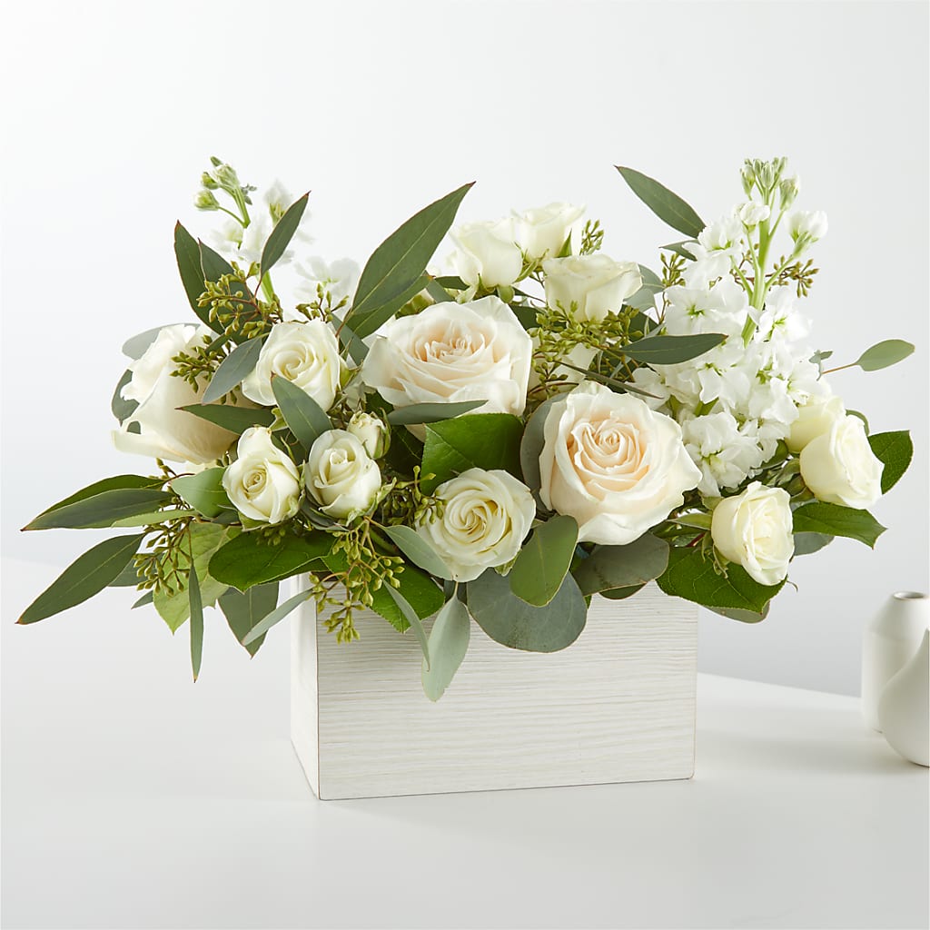 Fresh Linen Box Bouquet – ELLIOTT'S FLORIST & GIFTS, INC., Appomattox VA