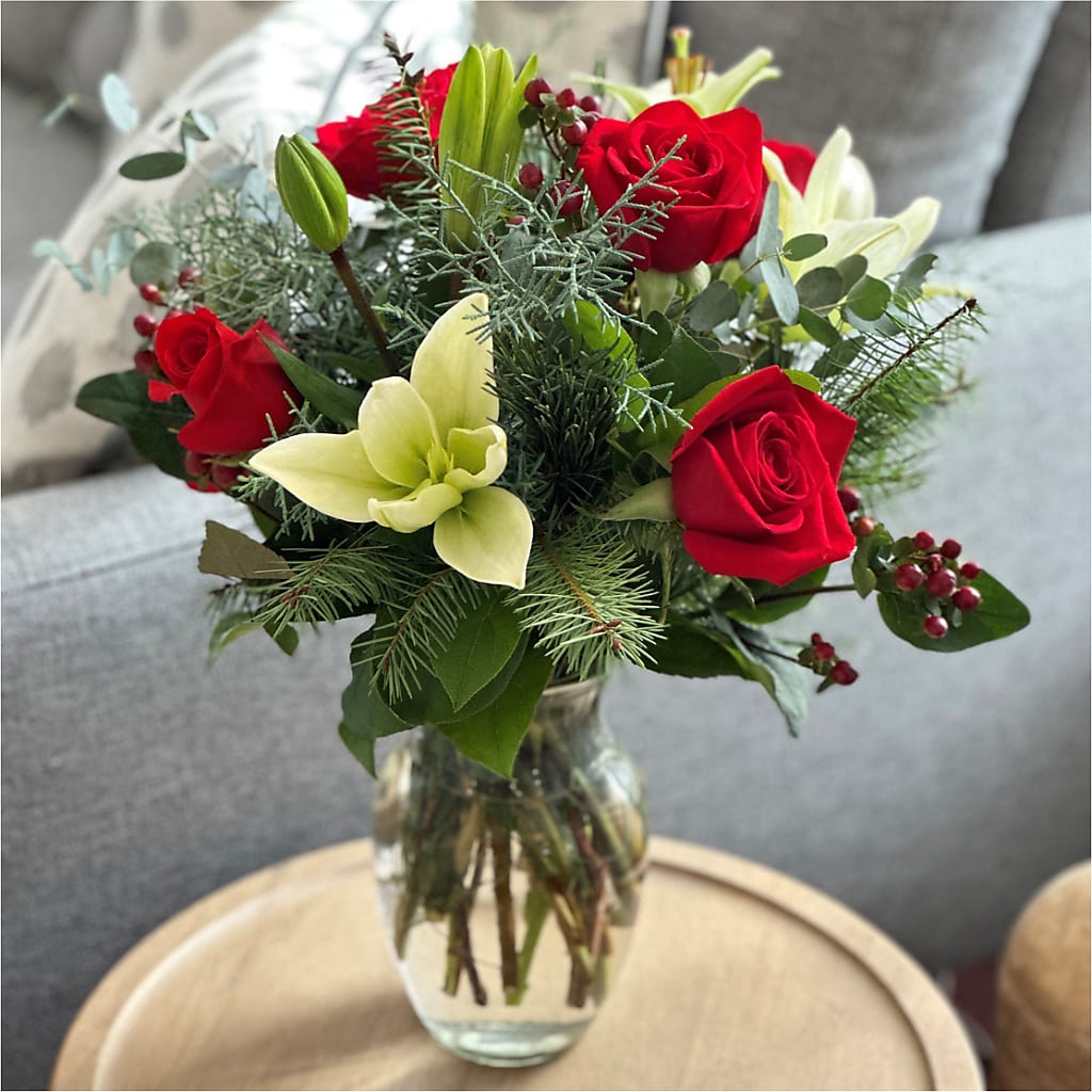 Glittering Lights Bouquet – ELLIOTT'S FLORIST & GIFTS, INC., Appomattox VA