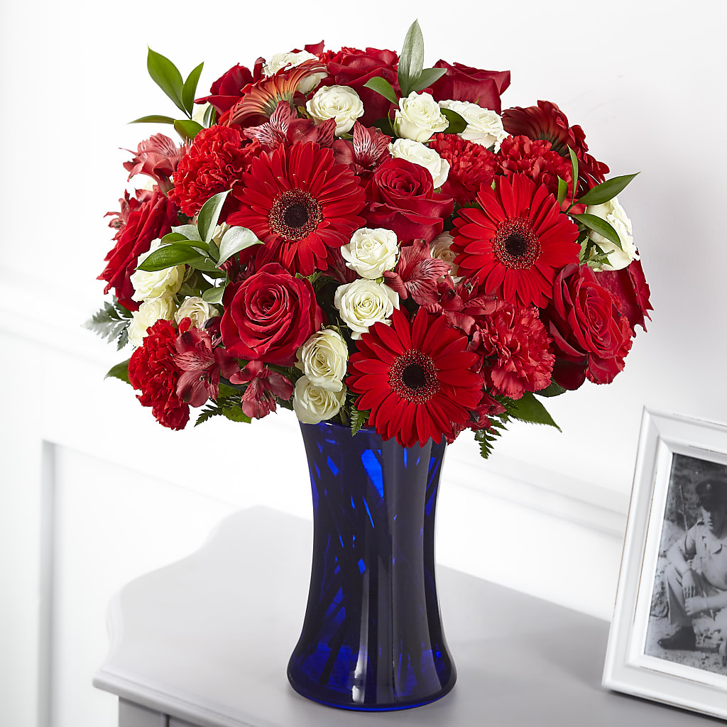 Hearts Embrace Bouquet – ELLIOTT'S FLORIST & GIFTS, INC., Appomattox VA
