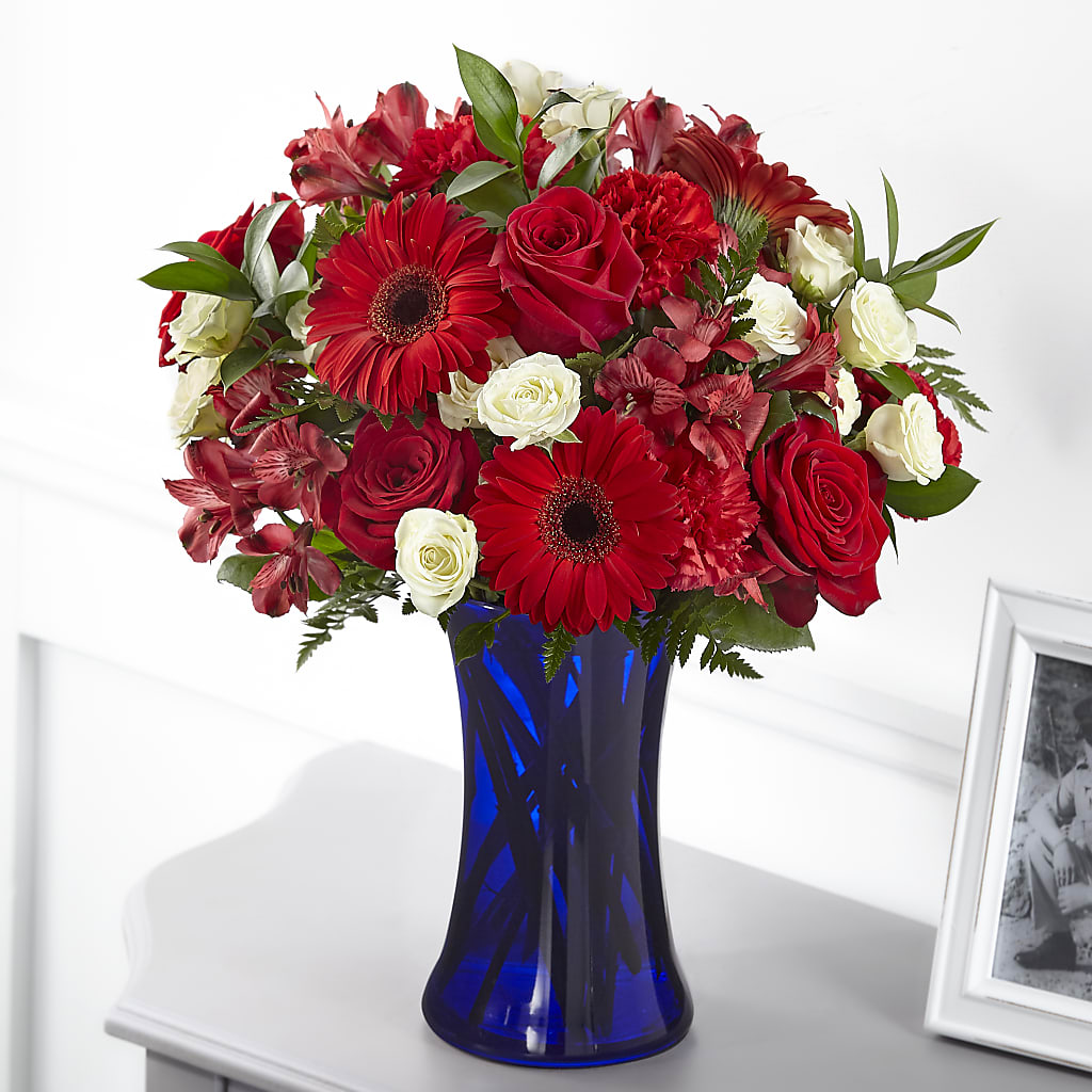 Hearts Embrace Bouquet – ELLIOTT'S FLORIST & GIFTS, INC., Appomattox VA