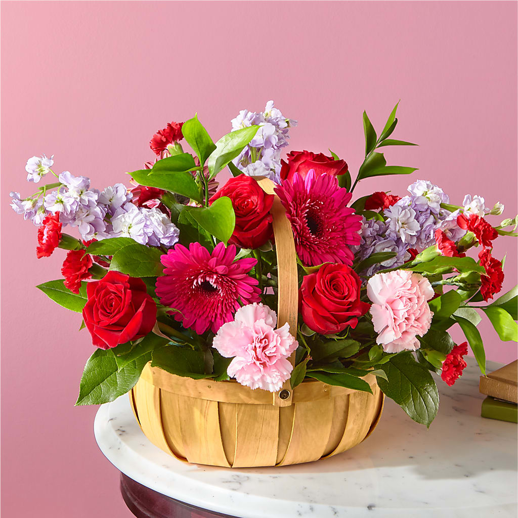 Pink Picnic Basket – ELLIOTT'S FLORIST & GIFTS, INC., Appomattox VA