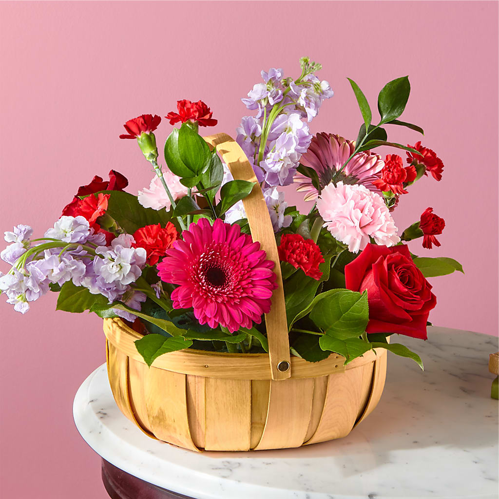 Pink Picnic Basket – ELLIOTT'S FLORIST & GIFTS, INC., Appomattox VA