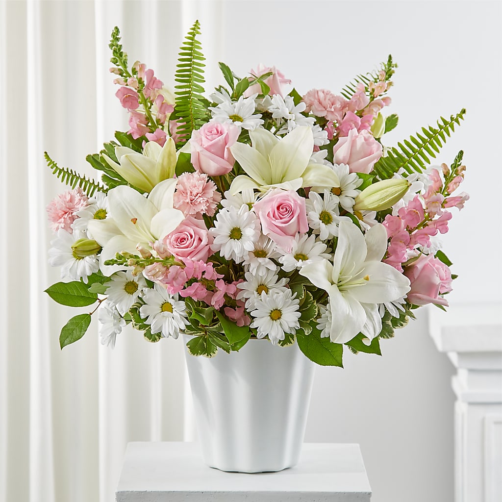 Soft Touch Tabletop Basket – ELLIOTT'S FLORIST & GIFTS, INC., Appomattox VA