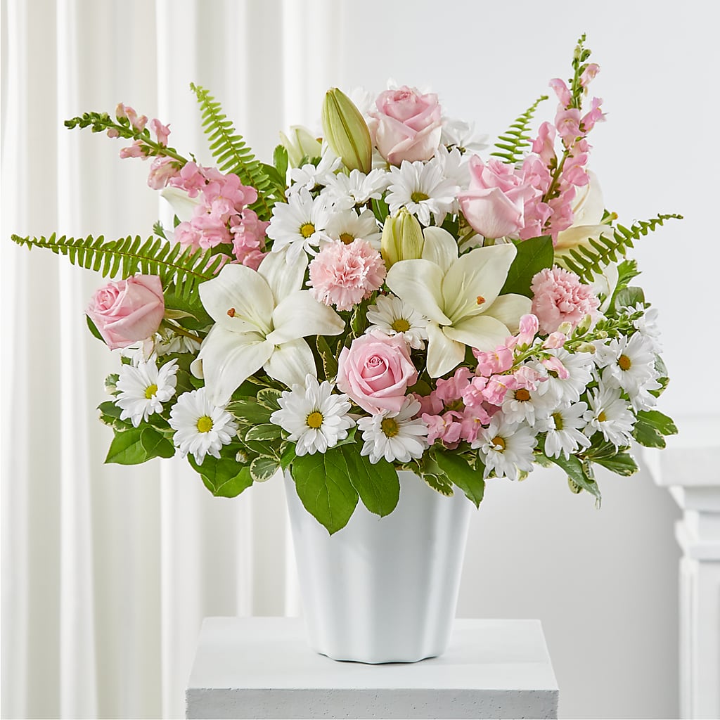 Soft Touch Tabletop Basket – ELLIOTT'S FLORIST & GIFTS, INC., Appomattox VA