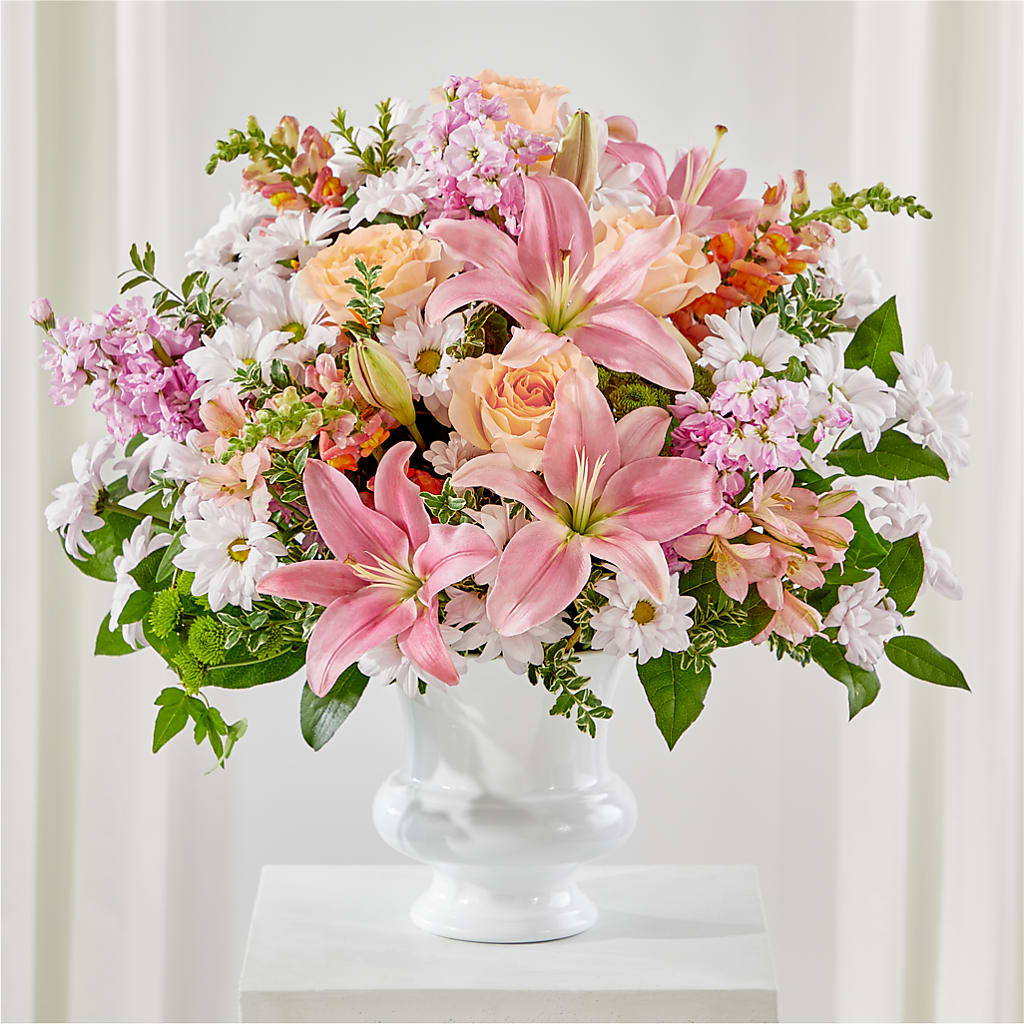 Heartfelt Gesture Urn Arrangement – ELLIOTT'S FLORIST & GIFTS, INC., Appomattox VA