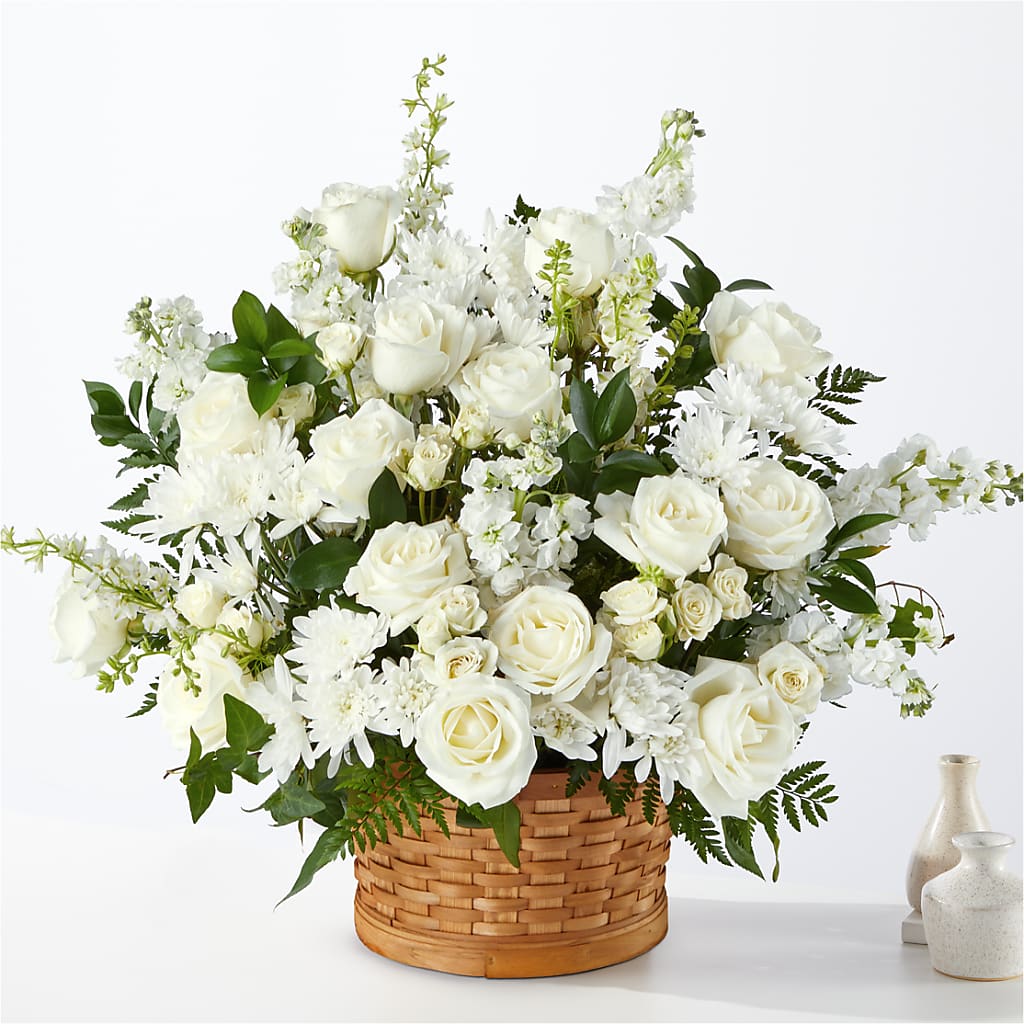 Heartfelt Condolences Arrangement – ELLIOTT'S FLORIST & GIFTS, INC., Appomattox VA