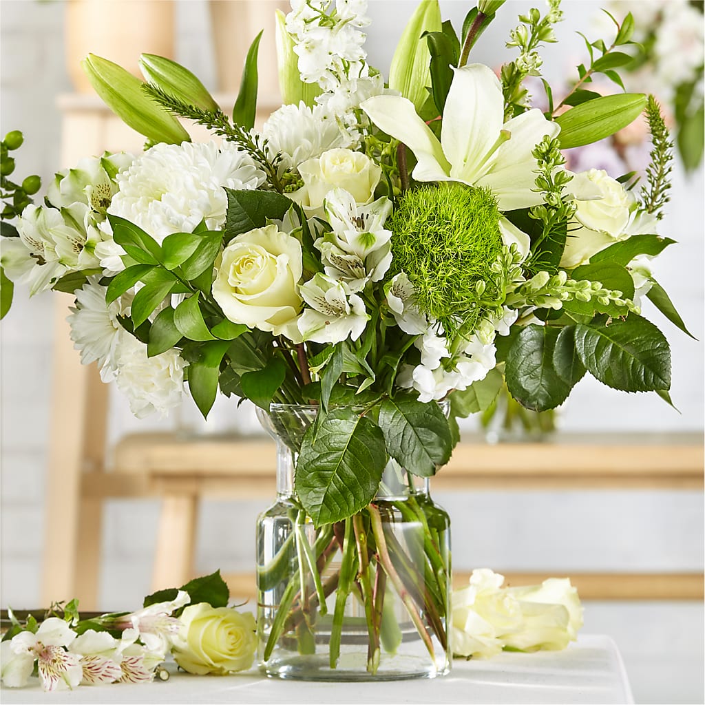 Classic Ivory – A Florist Original – ELLIOTT'S FLORIST & GIFTS, INC., Appomattox VA