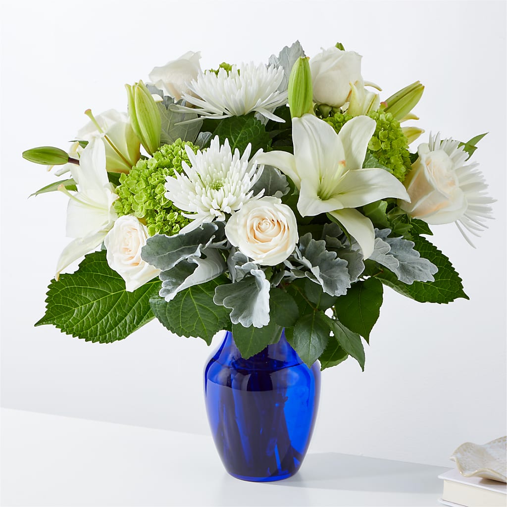 Snowy Dreams Bouquet – ELLIOTT'S FLORIST & GIFTS, INC., Appomattox VA