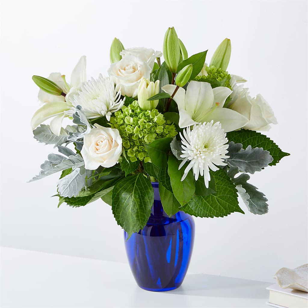 Snowy Dreams Bouquet – ELLIOTT'S FLORIST & GIFTS, INC., Appomattox VA