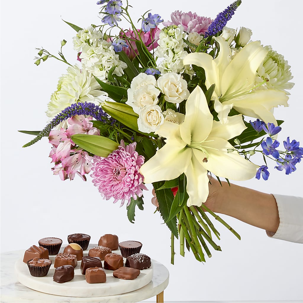 Winter Celebration Bouquet – ELLIOTT'S FLORIST & GIFTS, INC., Appomattox VA