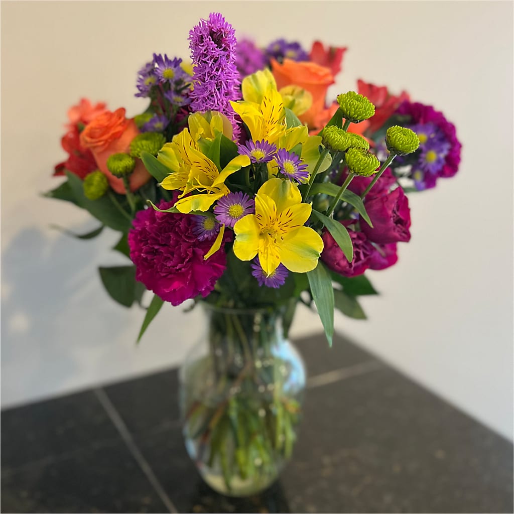 Bold & Bright – A Florist Original – ELLIOTT'S FLORIST & GIFTS, INC., Appomattox VA