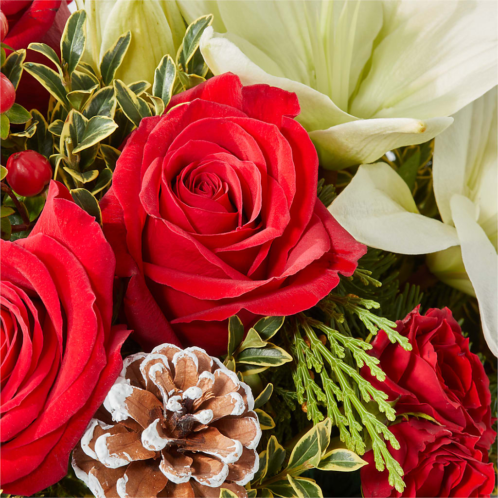 Snowy Wonderland Bouquet – ELLIOTT'S FLORIST & GIFTS, INC., Appomattox VA