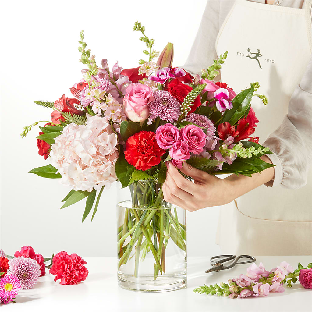 Swooning Over You - A Luxury Florist Original – ELLIOTT'S FLORIST & GIFTS, INC., Appomattox VA