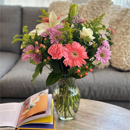 Pastel Tradition - A Florist Original – ELLIOTT'S FLORIST & GIFTS, INC., Appomattox VA