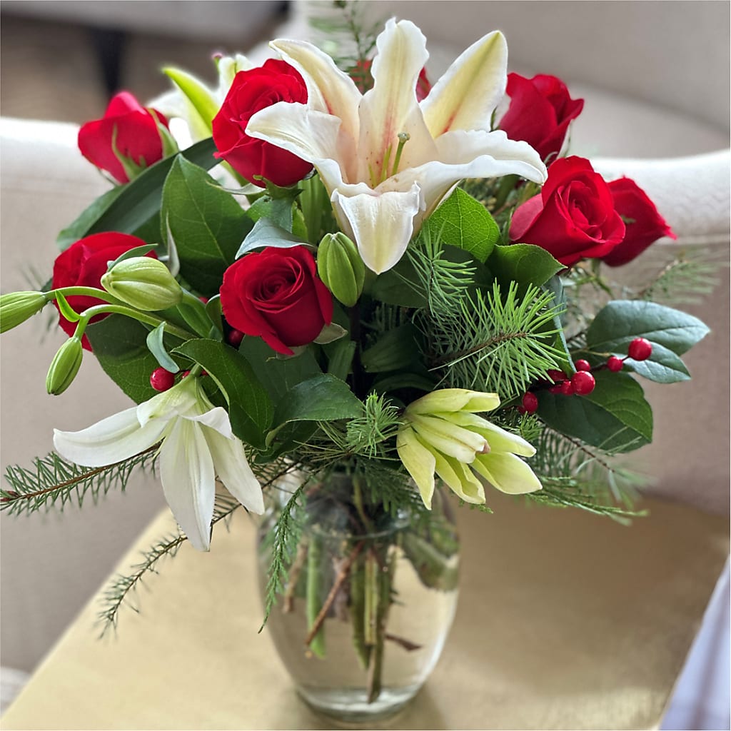 Sparkling Snowflakes Bouquet – ELLIOTT'S FLORIST & GIFTS, INC., Appomattox VA