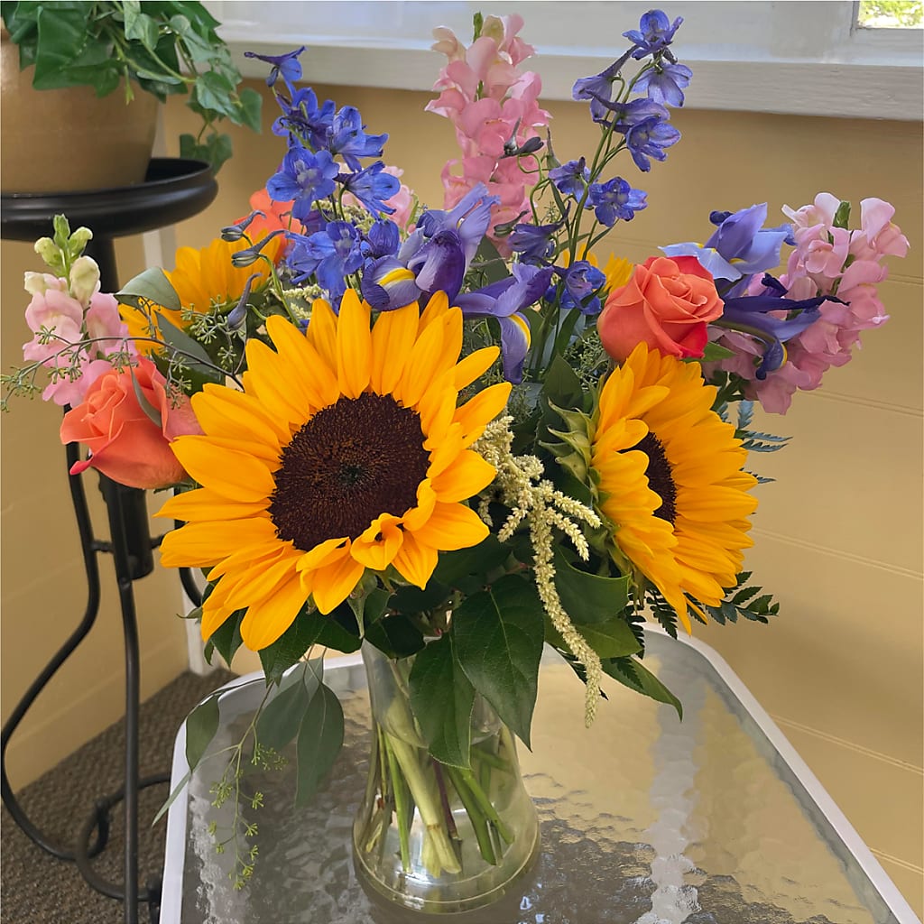 Rays of Life Bouquet – ELLIOTT'S FLORIST & GIFTS, INC., Appomattox VA