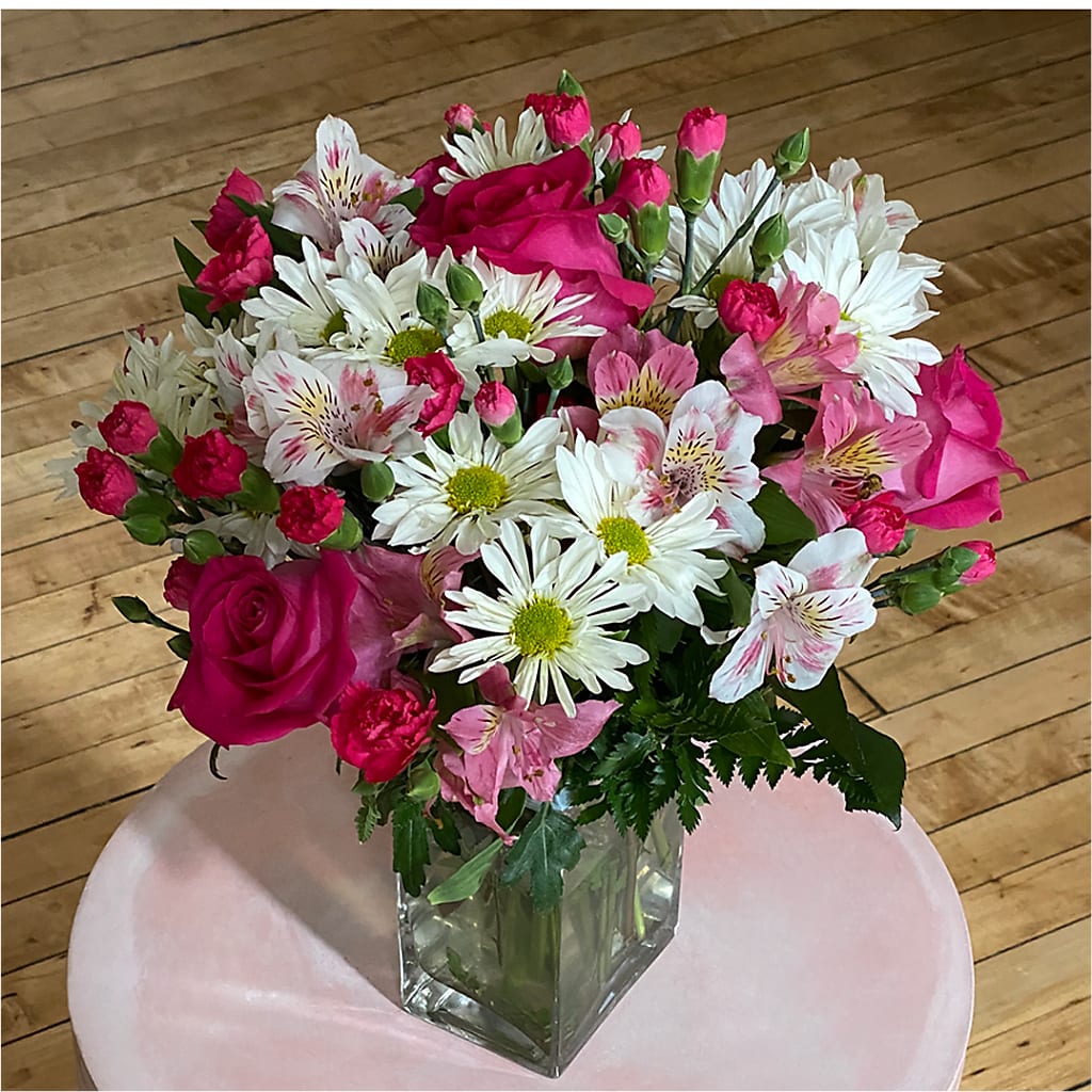 Sweet Surprises® Bouquet – ELLIOTT'S FLORIST & GIFTS, INC., Appomattox VA