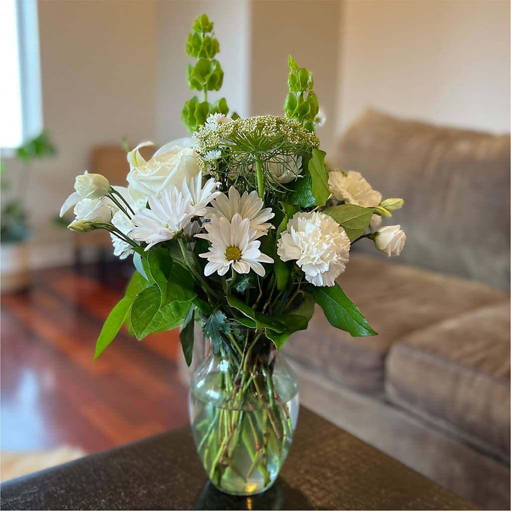 Classic Ivory – A Florist Original – ELLIOTT'S FLORIST & GIFTS, INC., Appomattox VA