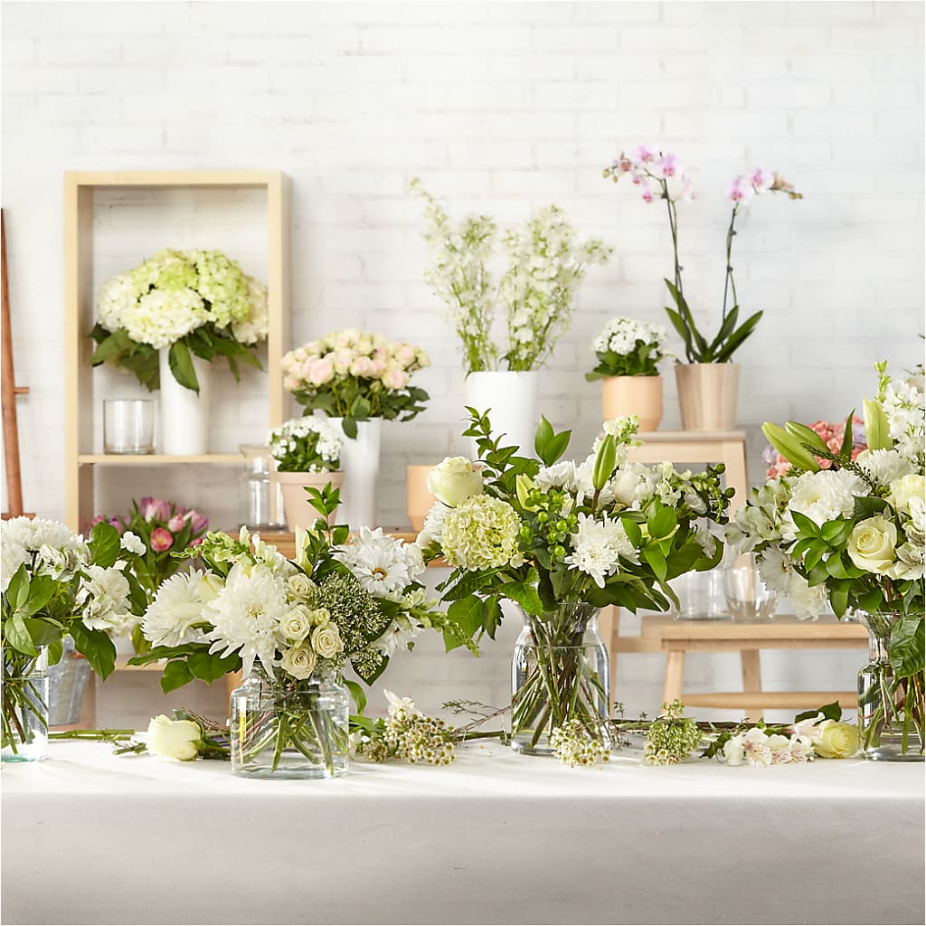 Classic Ivory – A Florist Original – ELLIOTT'S FLORIST & GIFTS, INC., Appomattox VA
