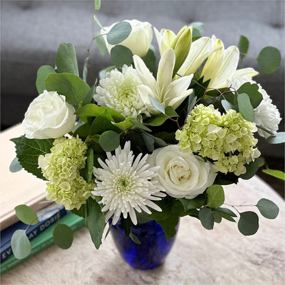 Snowy Dreams Bouquet – ELLIOTT'S FLORIST & GIFTS, INC., Appomattox VA