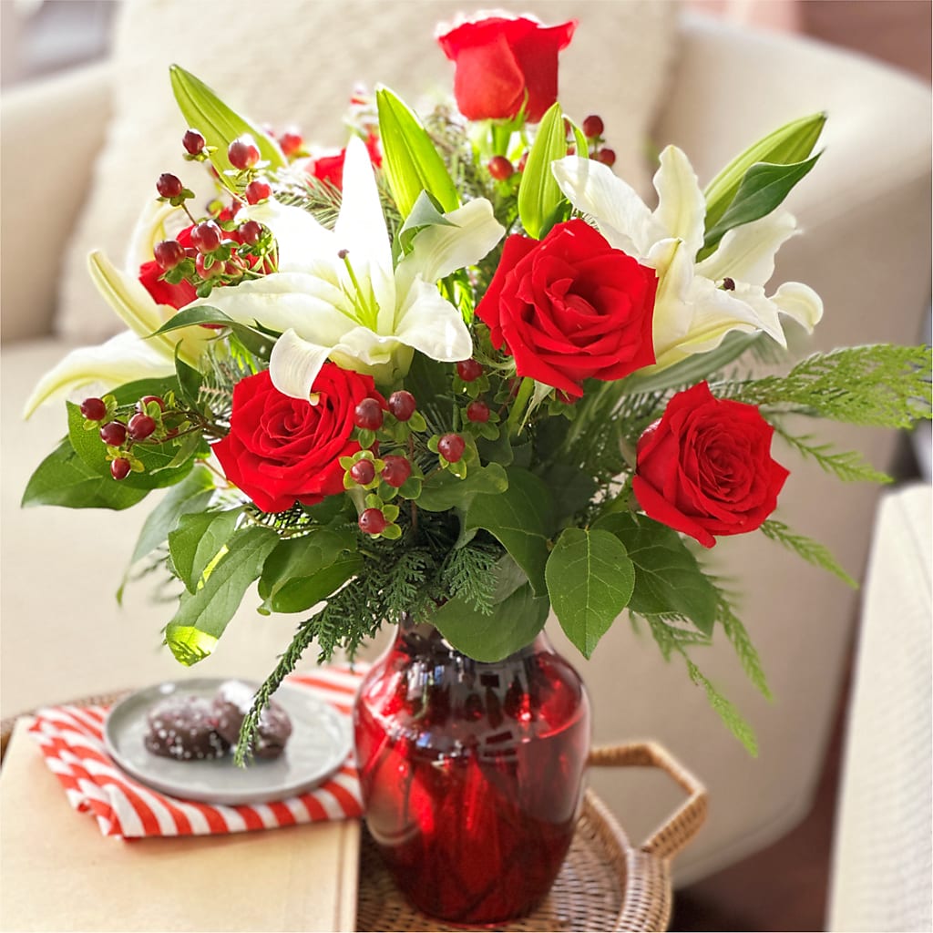 Evergreen Delight Bouquet – ELLIOTT'S FLORIST & GIFTS, INC., Appomattox VA