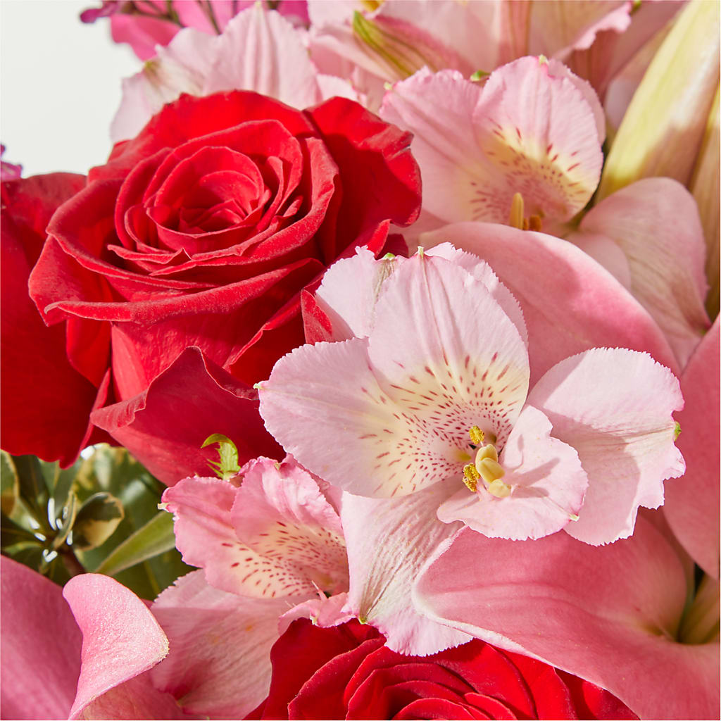 Lucky in Love Bouquet – ELLIOTT'S FLORIST & GIFTS, INC., Appomattox VA