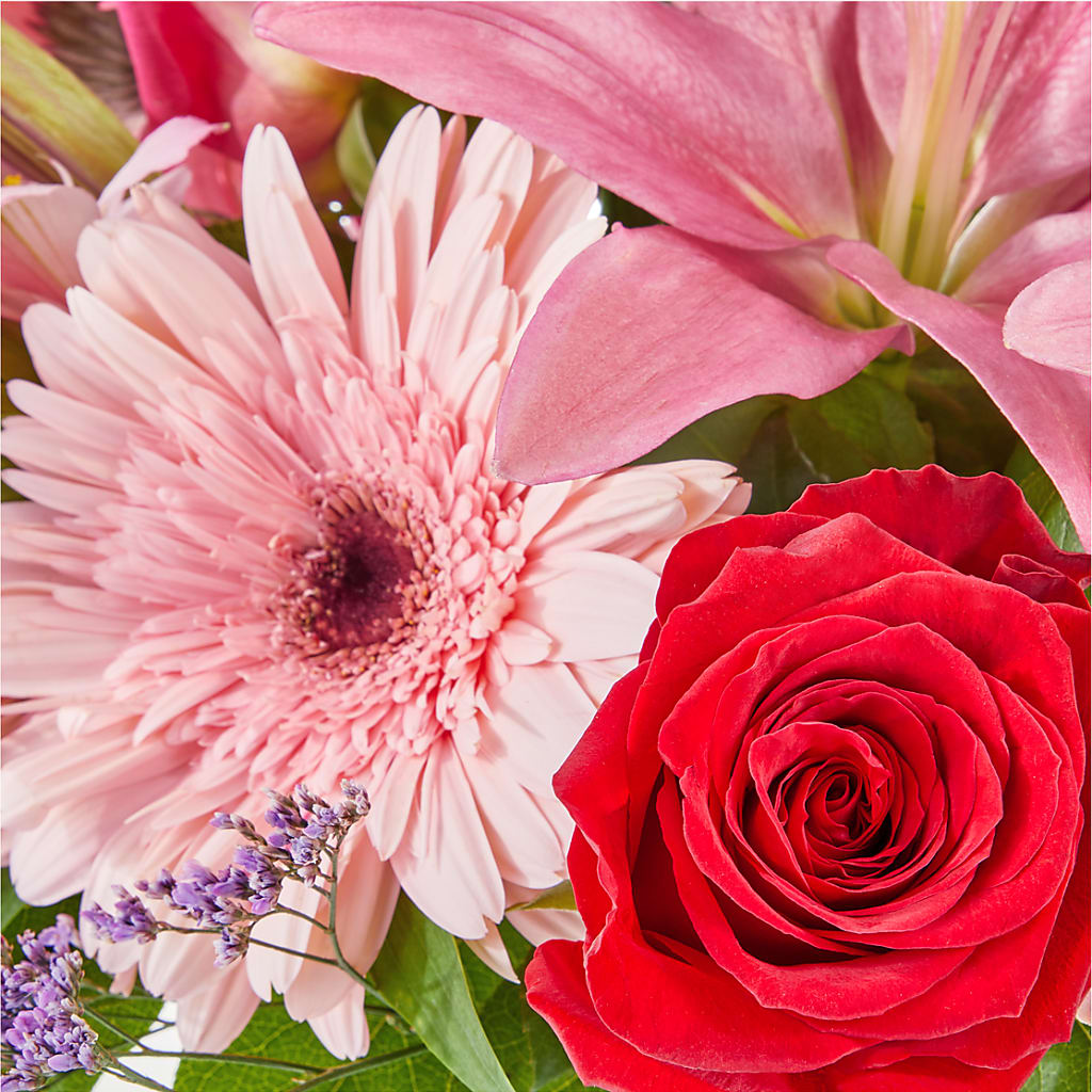 Lots of Love Bouquet – ELLIOTT'S FLORIST & GIFTS, INC., Appomattox VA