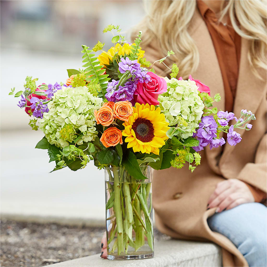 Vibrant Greetings Bouquet – ELLIOTT'S FLORIST & GIFTS, INC., Appomattox VA