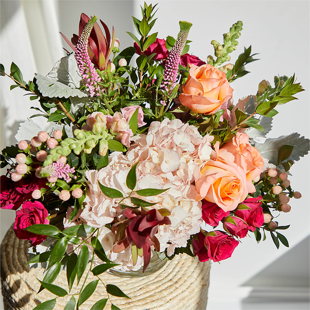 Glitz & Glam Bouquet – ELLIOTT'S FLORIST & GIFTS, INC., Appomattox VA