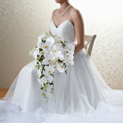 Classic White Bouquet – ELLIOTT'S FLORIST & GIFTS, INC., Appomattox VA